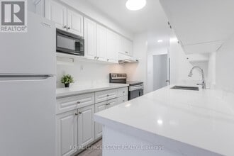 1040 Victoria Park Ave in Toronto, ON - Building Photo - Building Photo