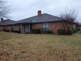 101 Blue Sky Dr in Desoto, TX - Building Photo