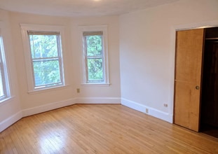 35 Rose St, Unit 2 in Somerville, MA - Building Photo - Building Photo