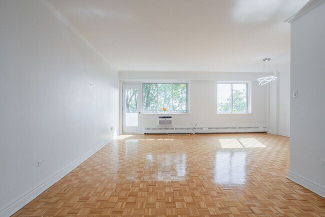 4840 Côte St-Luc in Montréal, QC - Building Photo - Building Photo