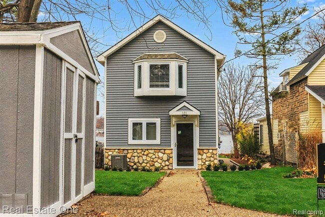 property at 121 N North Shore Dr