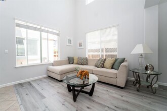 2324 Blue Ridge Ave in Brentwood, CA - Building Photo - Building Photo