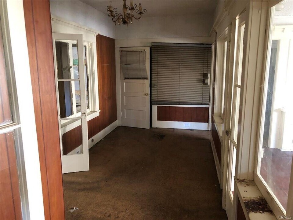1225 W 41st St in Los Angeles, CA - Building Photo