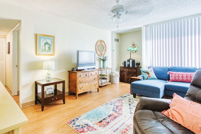 Riverside Park Apartments