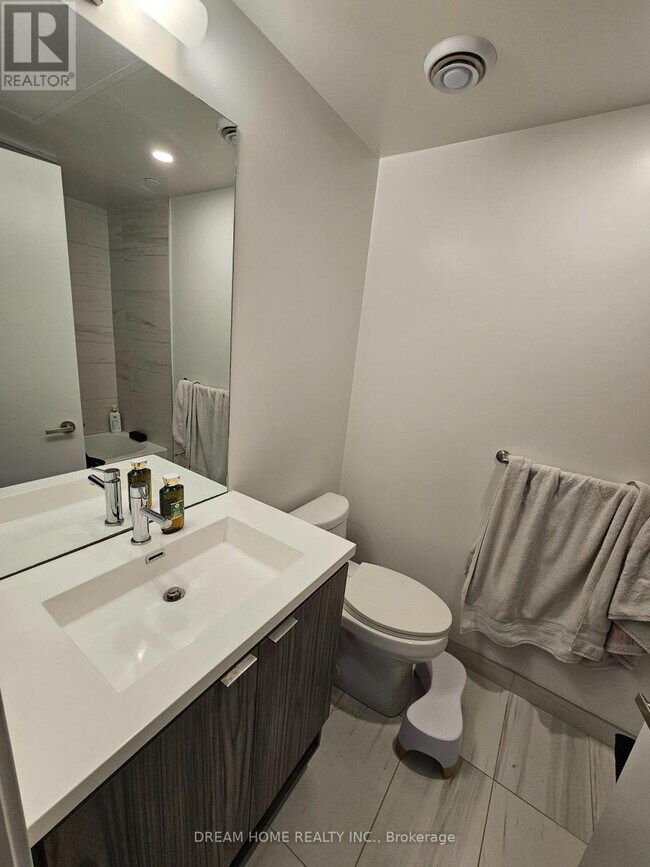 55 Cooper St in Toronto, ON - Building Photo - Building Photo