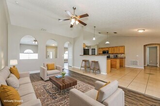 7245 Nottinghamshire Dr in Jacksonville, FL - Foto de edificio - Building Photo