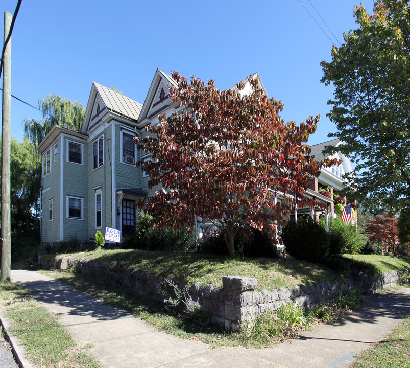 379 Walnut Ave in Roanoke, VA - Building Photo