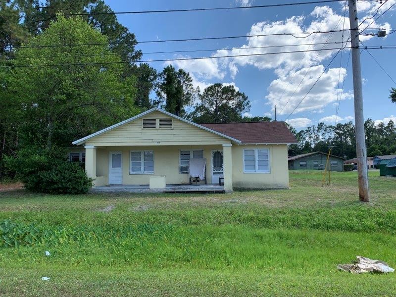 3833 Reid St in Palatka, FL - Foto de edificio