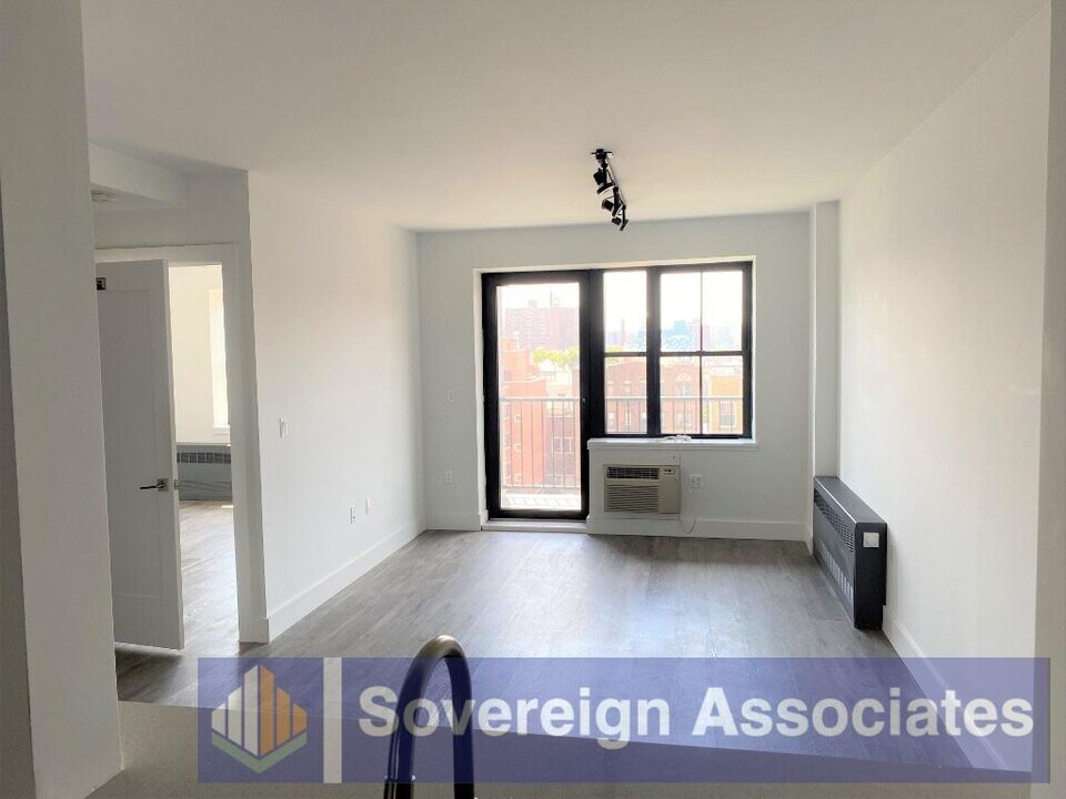 11 Cooper St in New York, NY - Building Photo