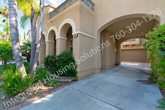 7633 Heatherly Ln in San Diego, CA - Foto de edificio - Building Photo