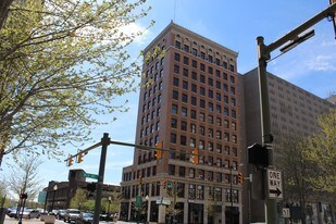 Realty Tower Apartments in Youngstown, OH - Building Photo