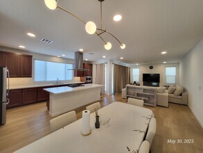 12143 Glentana Vw St in Las Vegas, NV - Building Photo - Building Photo