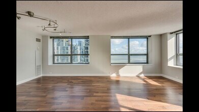 474 N Lake Shore Dr, Unit 2105 in Chicago, IL - Foto de edificio - Building Photo