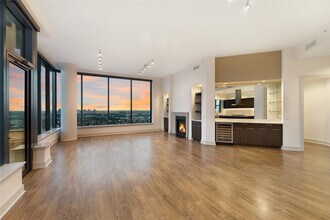 1958 W Gray St in Houston, TX - Foto de edificio - Building Photo