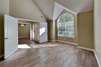 4220 E Meadow Dr in Duluth, GA - Building Photo - Building Photo