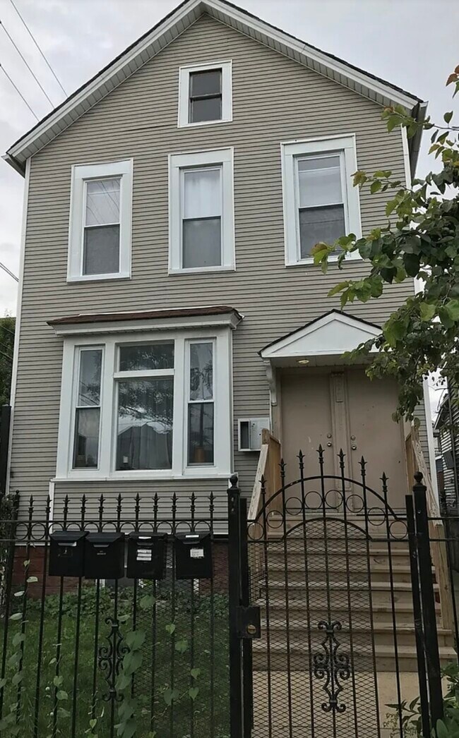 property at 2416 N Maplewood Ave