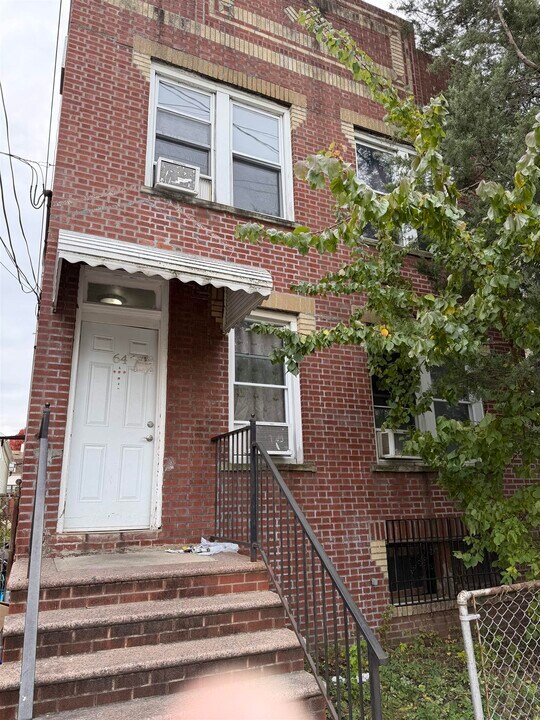 64 Cottage St in Bayonne, NJ - Building Photo