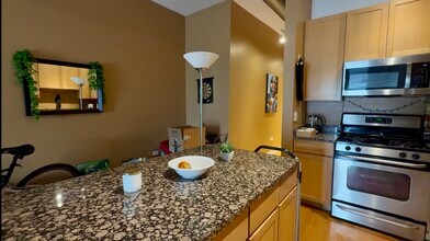 4011 N Francisco Ave, Unit 109 in Chicago, IL - Building Photo - Building Photo