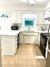 102 Chevis Dr in Cary, NC - Building Photo - Building Photo