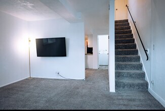 155 Wentworth Ave, Unit A in South Salt Lake, UT - Foto de edificio - Building Photo