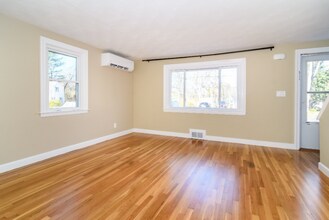 7 Ferndale Rd in Natick, MA - Building Photo - Building Photo