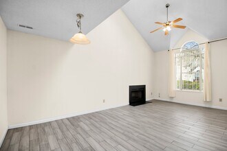 355 Lee's Ml Dr in Newport News, VA - Building Photo - Building Photo