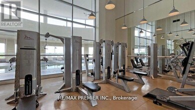 36 Lee Centre Dr in Toronto, ON - Building Photo - Building Photo