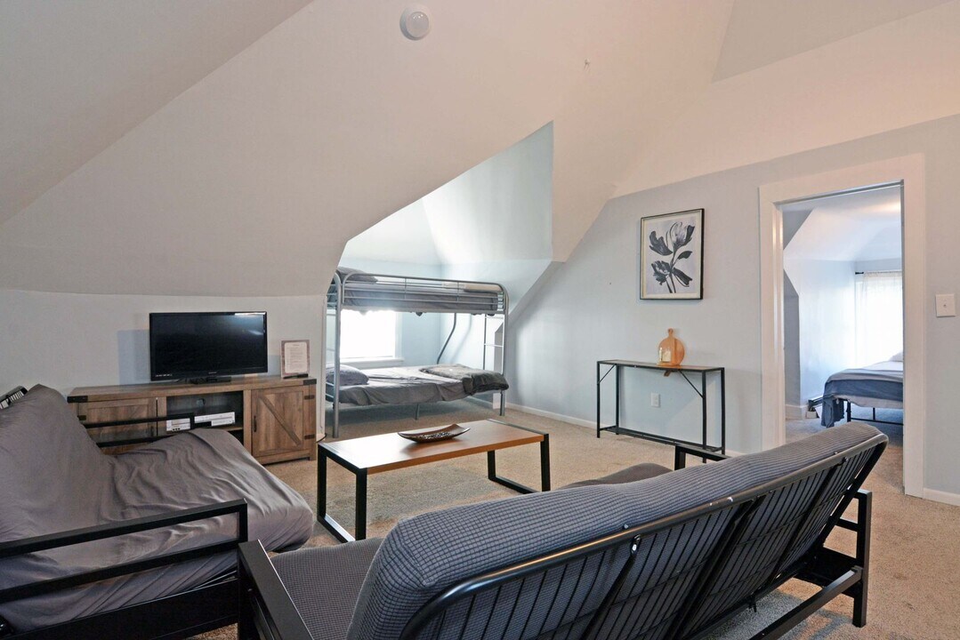 2209 Aldrich Ave S in Minneapolis, MN - Building Photo