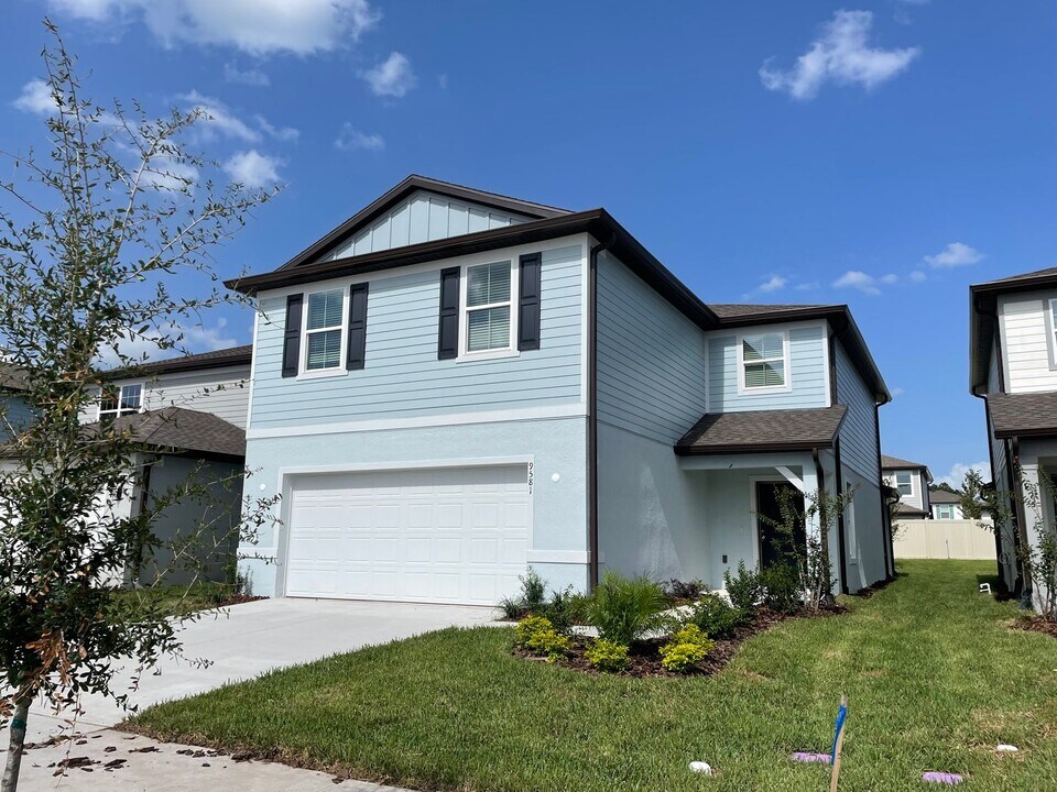 9581 Rally Spring Lp in Wesley Chapel, FL - Building Photo