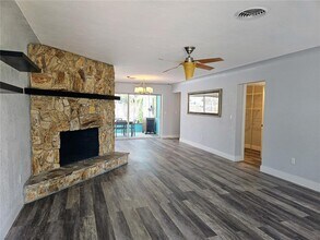 10136 Paradise Blvd in Treasure Island, FL - Building Photo - Building Photo