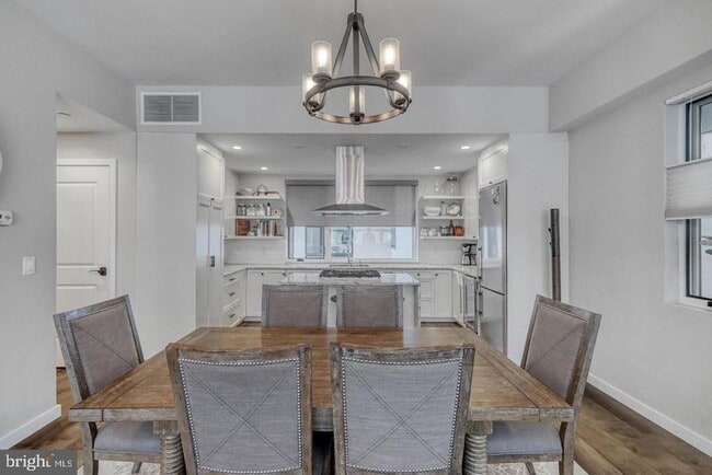 property at 818 N 4th St