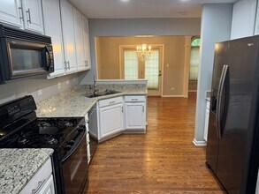 2037 Waterford Ln in Woodridge, IL - Building Photo - Building Photo