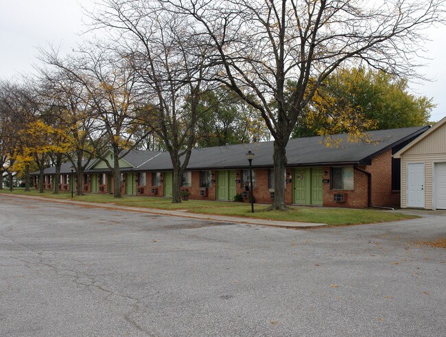 911 Brookwood Ct in Fort Wayne, IN - Foto de edificio - Building Photo