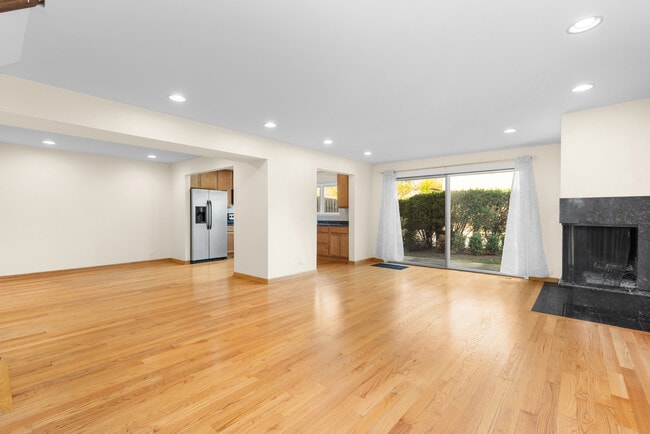 1723 Wildberry Dr in Glenview, IL - Building Photo - Building Photo