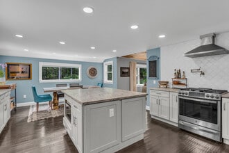 32 Twin Bridge Rd in Guilford, CT - Building Photo - Building Photo