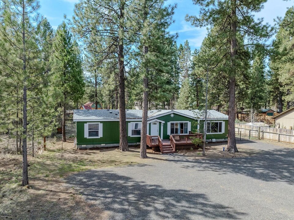 16333 Black Tail Ln in Bend, OR - Building Photo