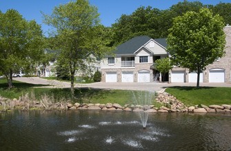 Raspberry Woods Townhomes in Hopkins, MN - Foto de edificio - Building Photo