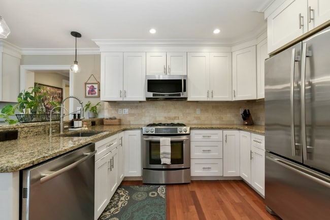 49 L St, Unit 5 in Boston, MA - Foto de edificio - Building Photo