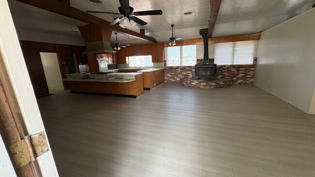 1000 E Hosking Ave in Bakersfield, CA - Building Photo - Building Photo