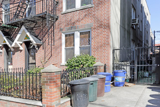 18-41 Ditmars Blvd in Astoria, NY - Building Photo - Building Photo