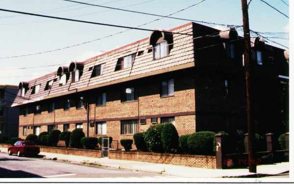 84 Grant St in Somerville, MA - Foto de edificio - Building Photo