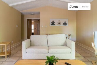 9104 Quail Creek Dr in Austin, TX - Foto de edificio - Building Photo