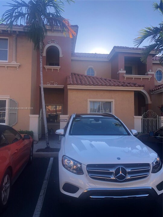 4947 Leeward Ln in Fort Lauderdale, FL - Foto de edificio