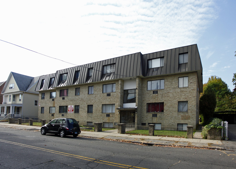 1575 Iranistan in Bridgeport, CT - Building Photo