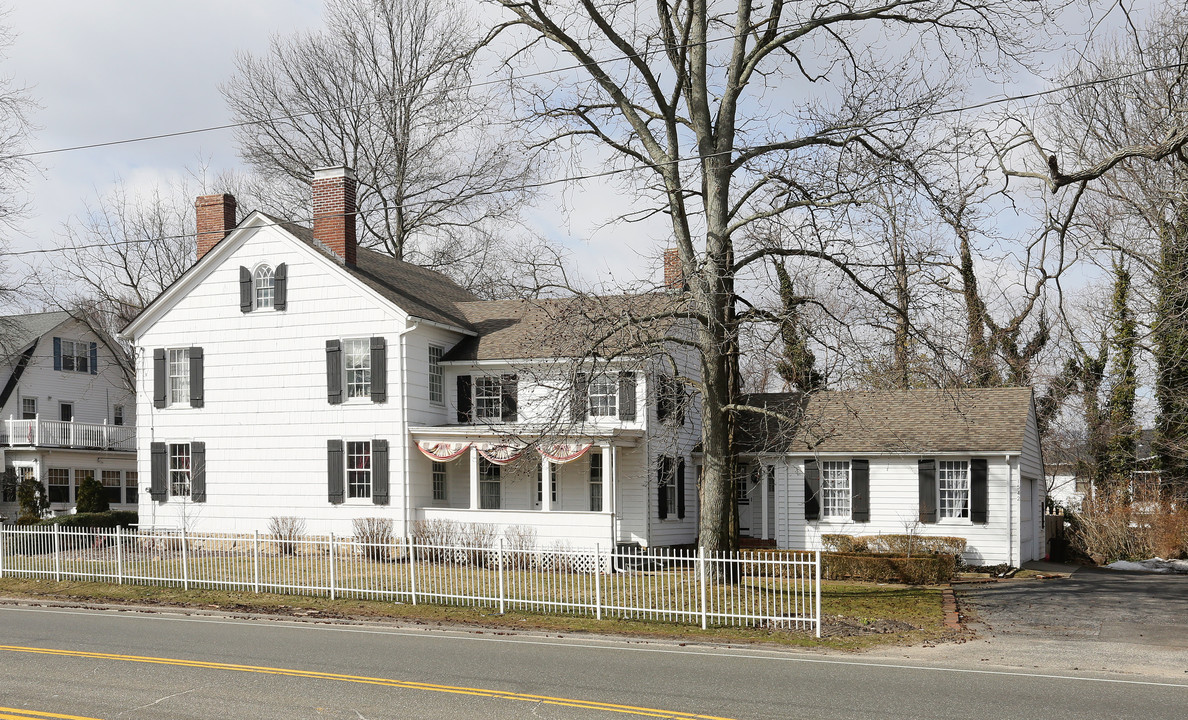 Jackson House Apartments in Wantagh, NY - Building Photo