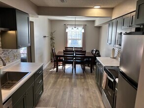 2360 Wapakoneta Ave, Unit 106 in Sidney, OH - Foto de edificio - Building Photo