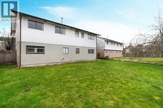 8411 Rideau Dr in Richmond, BC - Building Photo - Building Photo