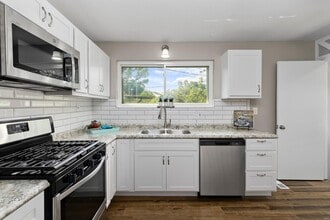 540 Humes Ln in Florissant, MO - Foto de edificio - Building Photo