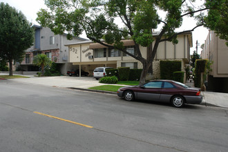 532 E Verdugo Ave in Burbank, CA - Building Photo - Building Photo