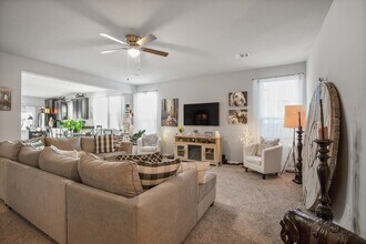 245 E Broade St in Leander, TX - Building Photo - Building Photo